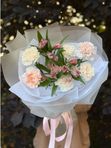 Букет с нежно розовой альстромерией и кремовыми гвоздиками, арт. 287