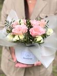 Розовые и белые розы с фисташкой в мини коробке, арт. 623