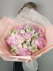 Шикарный букет из пионов (Сара Бернард) и матиоллы
