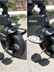Трехколесный велосипед с родительской ручкой и поворотным сиденьем Luxmom 3001, Зеленый + подстаканник и сумка