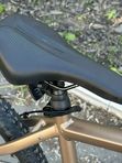 Горный велосипед SCHNELLER ORIGINAL TT401, диаметр колес 27,5", 7 скоростей, рама алюминий, цвет золотой