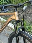 Горный велосипед SCHNELLER ORIGINAL TT401, диаметр колес 27,5", 7 скоростей, рама алюминий, цвет золотой