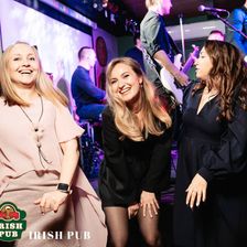 IRISH PUB