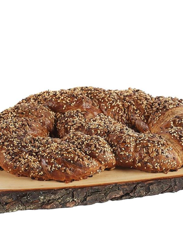 Klasiskais kliņģeris ar šķiņķa gaļas, dārzeņu pildījumu un sēkliņām (11,99Eur/Kg)