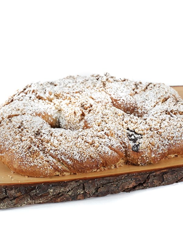 Svētku kliņģeris ar kanēļa ābolu pildījumu un drumstalām 10,79 Eur/kg