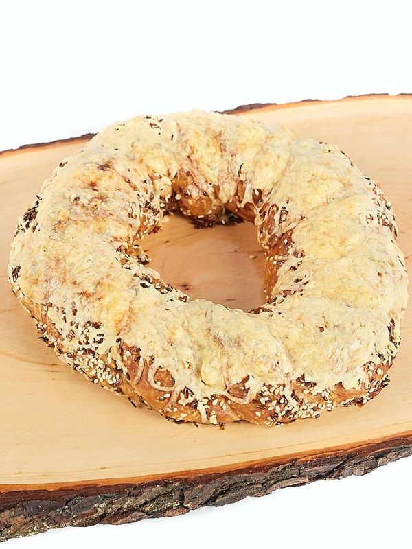 Svētku ar karbonādes, dārzeņu pildījumu ar sieru un sēkliņām