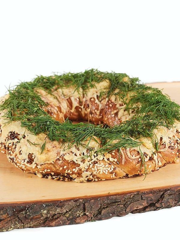 Svētku ar dārzeņu, tofu siera pildījumu ar sieru un sēkliņām