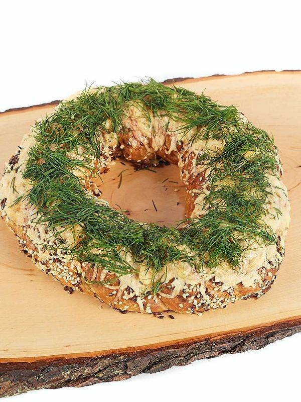 Svētku ar dārzeņu, tofu siera pildījumu ar sieru un sēkliņām