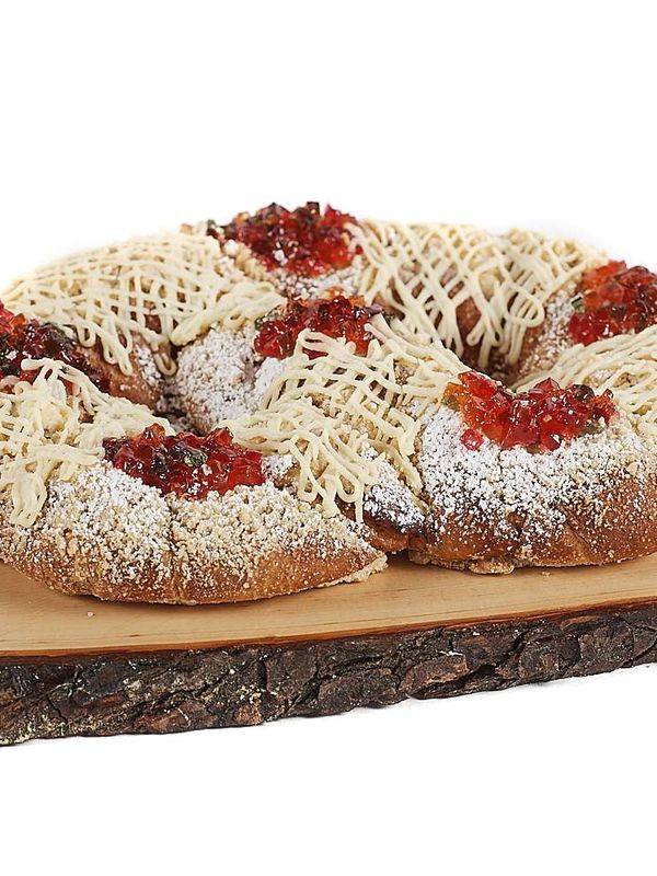 Svētku kliņģeris ar biezpiena, rozīņu pildījumu ar drumstalām (11.99Eur/Kg)