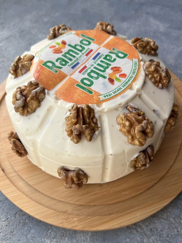 Рамболь с орехами, мягкий сыр, 100гр.