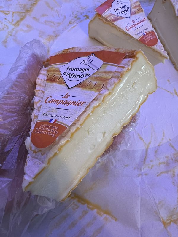 Афинос, мягкий сыр с оранжевой корочкой плесени, 100гр.