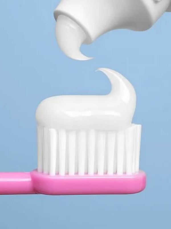 Отбеливающая зубная паста с цеолитом Median Dental IQ 93% White 120гр