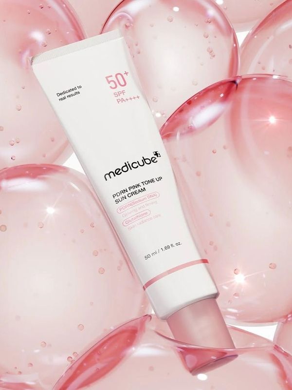 Осветляющий крем для век с ПДРН и пептидами medicube PDRN Pink Peptide Eye Cream 30мл
