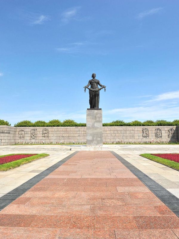 Блокадный Ленинград (присоединение к группе). Понедельник, вторник, суббота, воскресенье