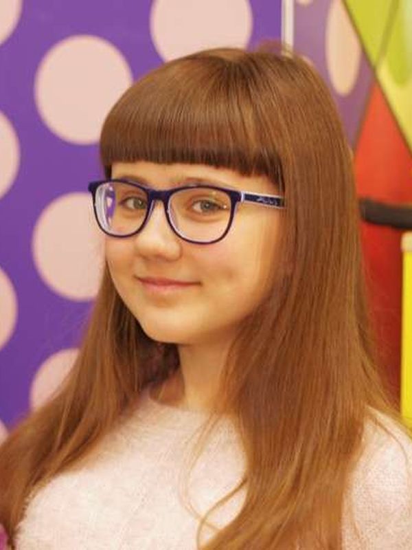 ПОДРАВНИВАНИЕ КОНЧИКОВ И СТРИЖКА ЧЕЛКИ (0-15 лет)
