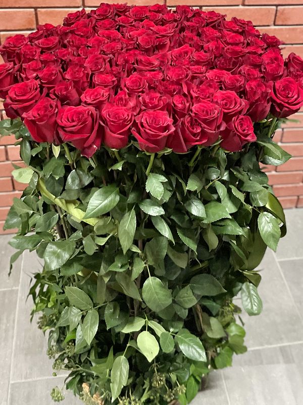 101 roses in a basket