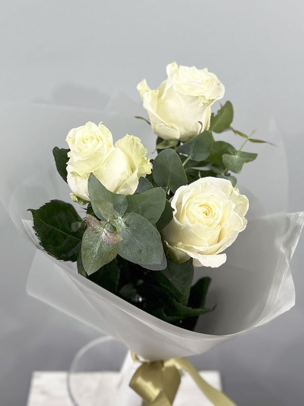 3 white roses