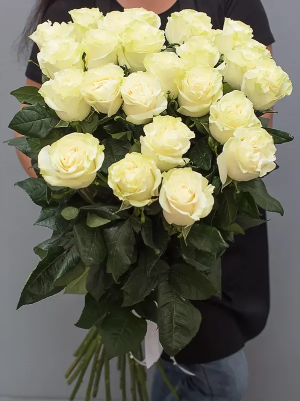 Букет из 25 белых роз (80-90 см)