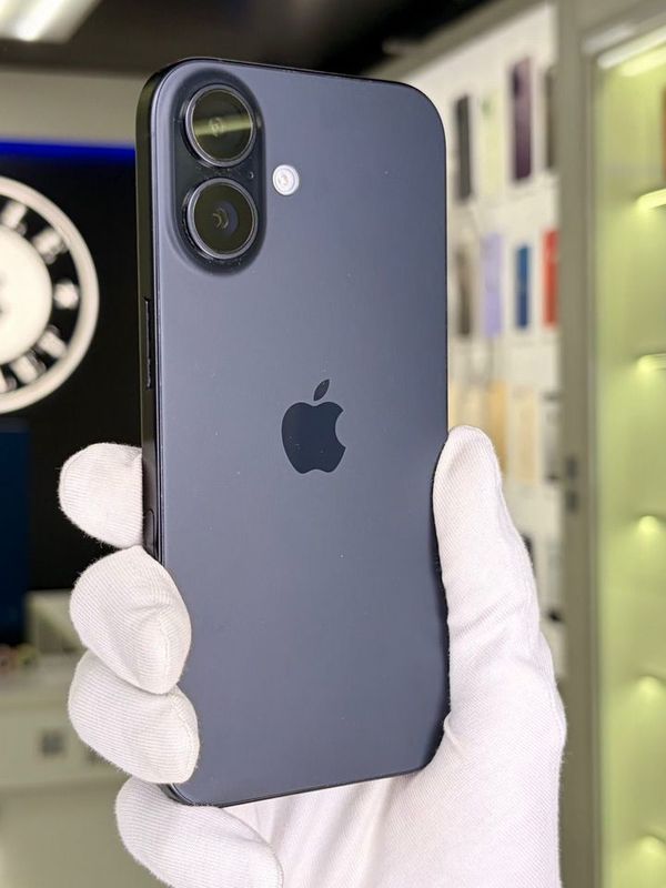iPhone 16, 128 ГБ, SIM + eSIM, б/у