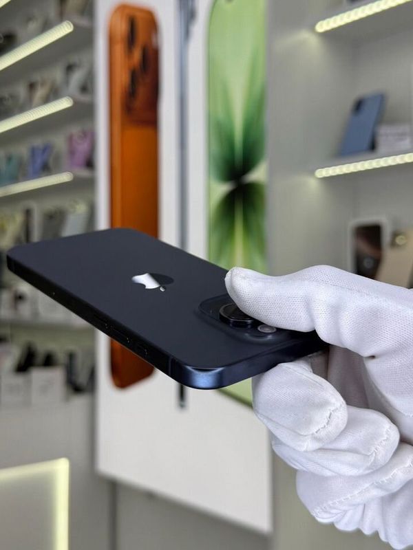 iPhone 15 Pro, 256 ГБ, SIM + eSIM б/у