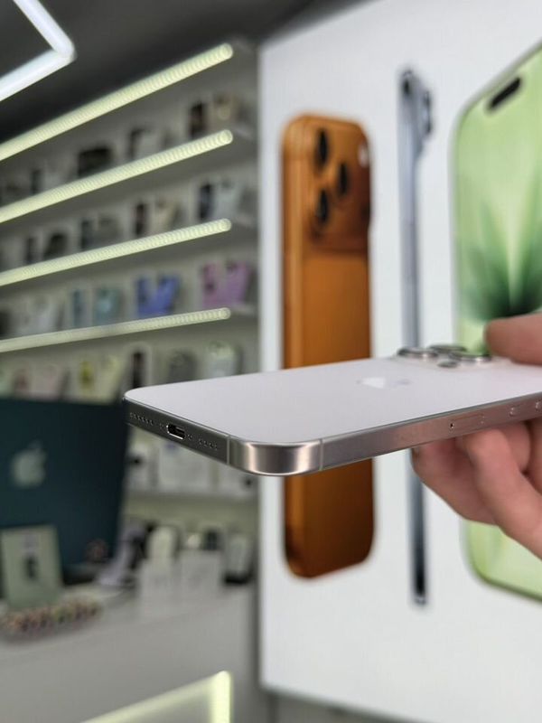 iPhone 16 Pro Max, 256 ГБ, SIM + eSIM б/у