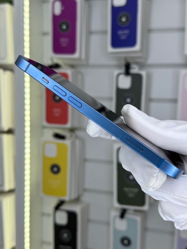 iPhone 13, 256 ГБ, SIM + eSIM б/у