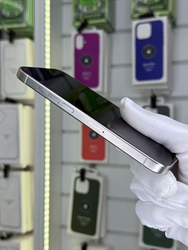 iPhone 15 Pro, 256 ГБ, SIM + eSIM б/у