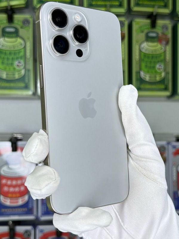 iPhone 15 Pro Max, 256 ГБ, SIM + eSIM б/у