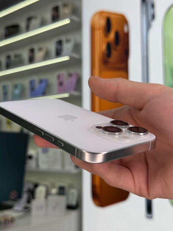 iPhone 16 Pro, 256 ГБ, SIM + eSIM б/у