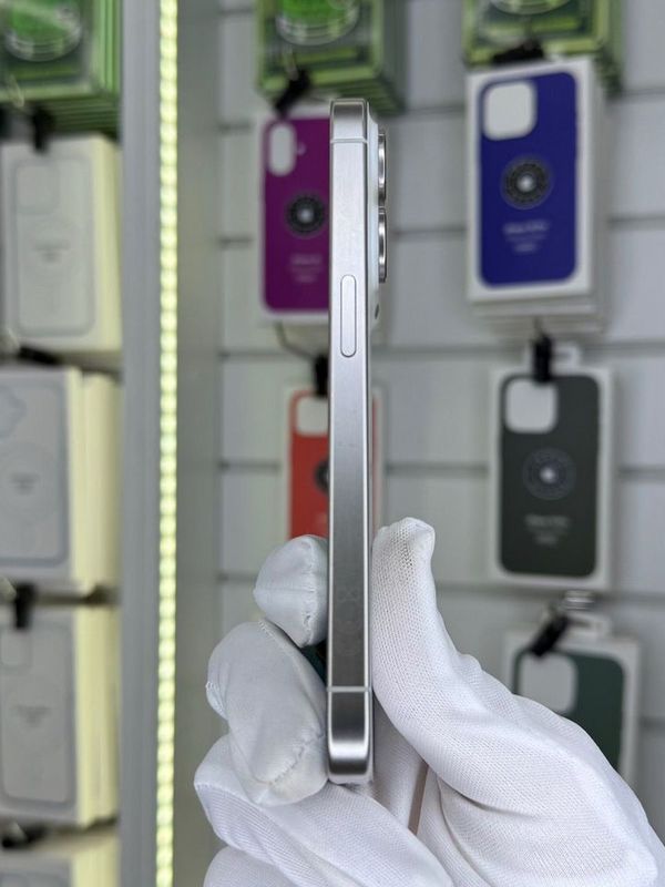 iPhone 15 Pro, 128 ГБ, SIM + eSIM б/у
