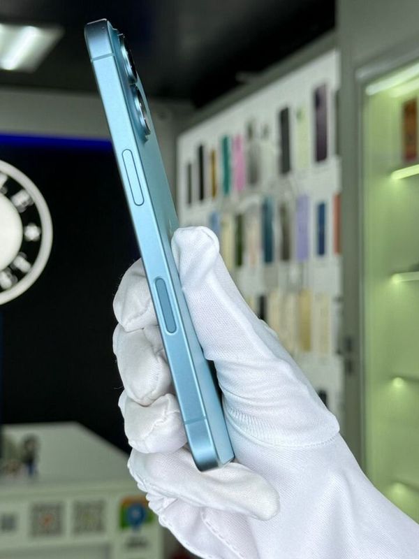 iPhone 16, 128 ГБ, SIM + eSIM, б/у