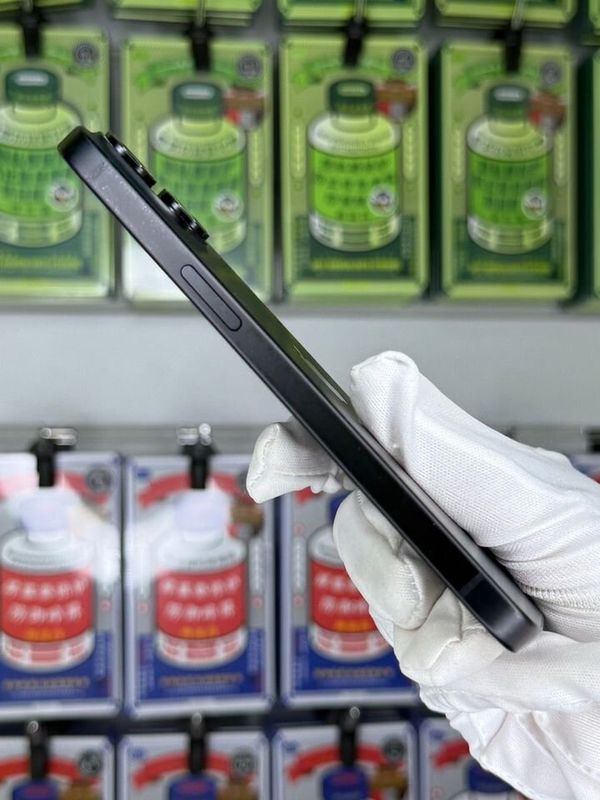 iPhone 15, 128 ГБ, SIM + eSIM б/у