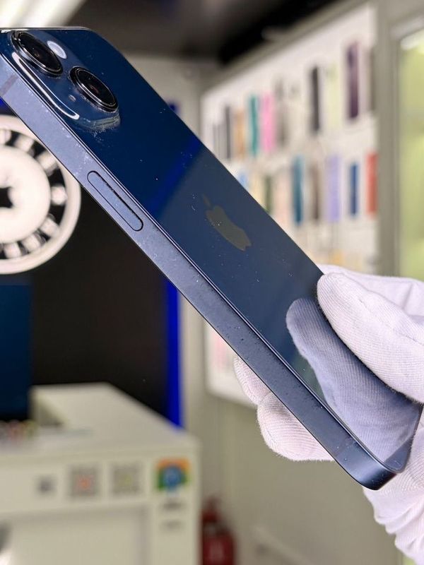 iPhone 14, 128 ГБ, SIM + eSIM, б/у