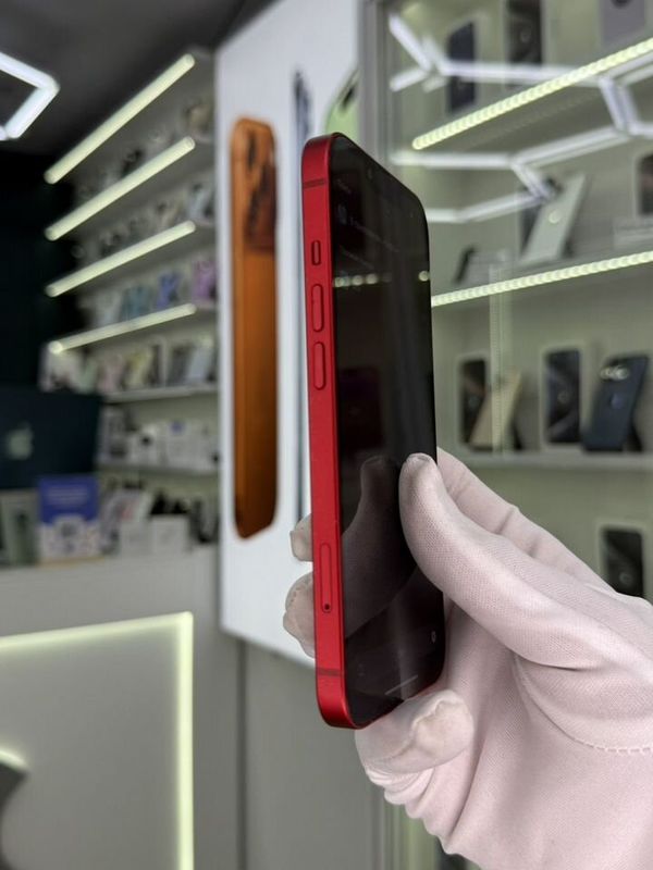 iPhone 13, 256 ГБ, SIM + eSIM б/у