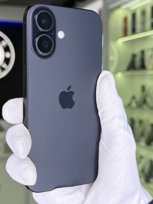 iPhone 16, 128 ГБ, SIM + eSIM, б/у