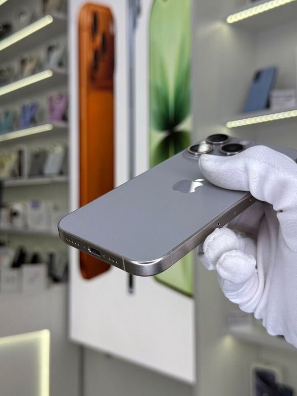 iPhone 15 Pro, 256 ГБ, SIM + eSIM б/у