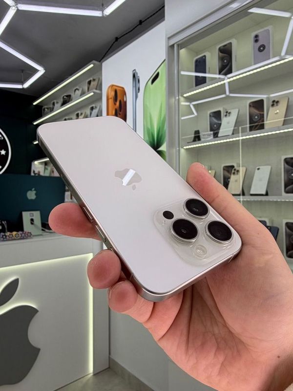 iPhone 15 Pro, 256 ГБ, SIM + eSIM б/у