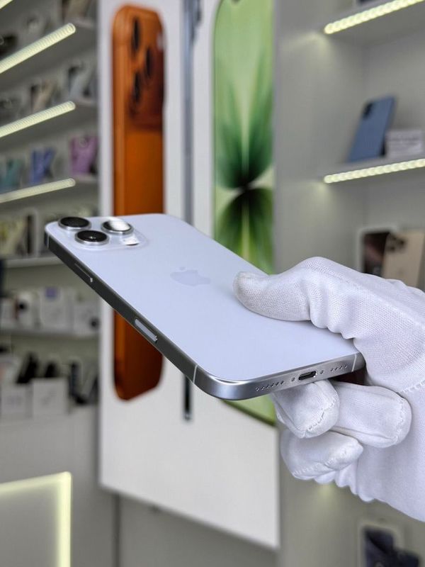 iPhone 16 Pro, 256 ГБ, SIM + eSIM б/у