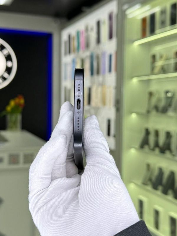iPhone 15, 256 ГБ, SIM + eSIM, б/у