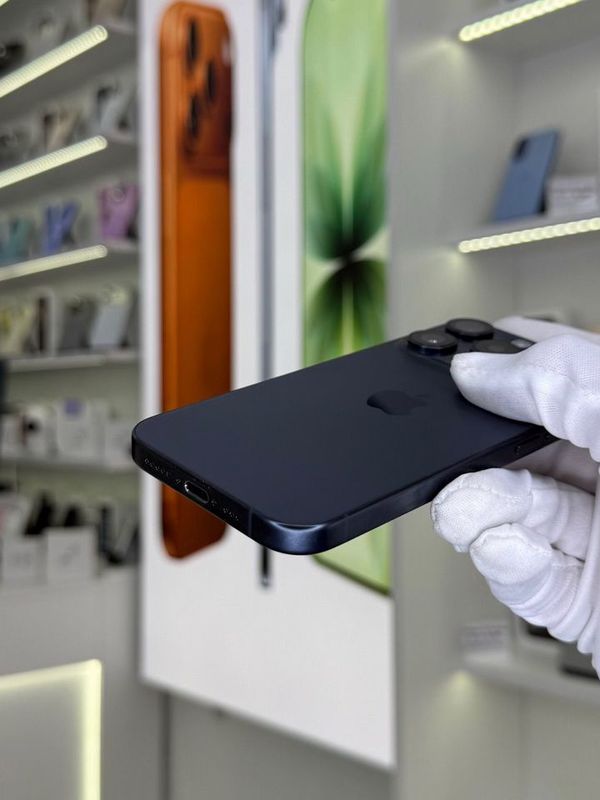 iPhone 15 Pro, 256 ГБ, SIM + eSIM б/у