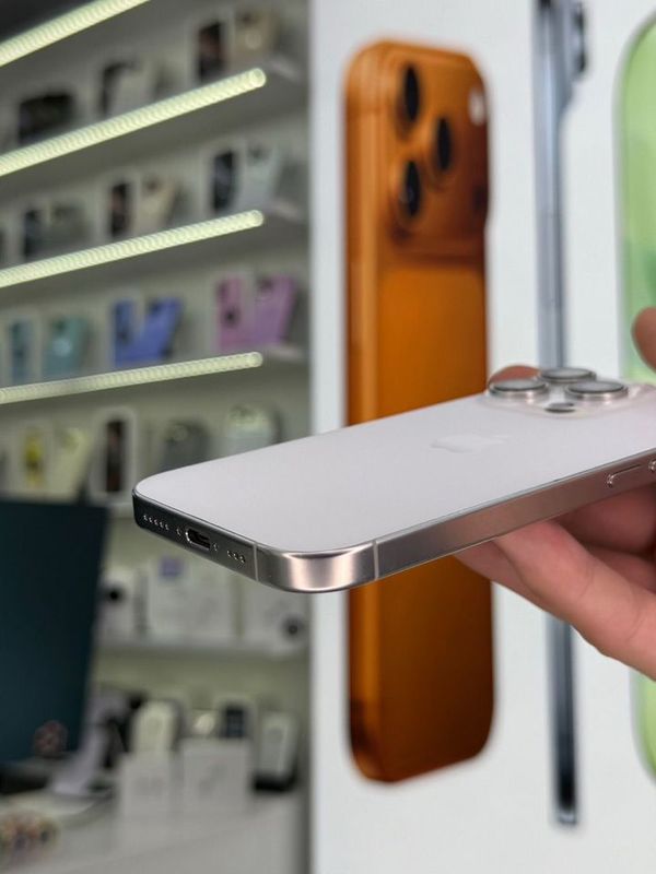 iPhone 16 Pro, 256 ГБ, SIM + eSIM б/у