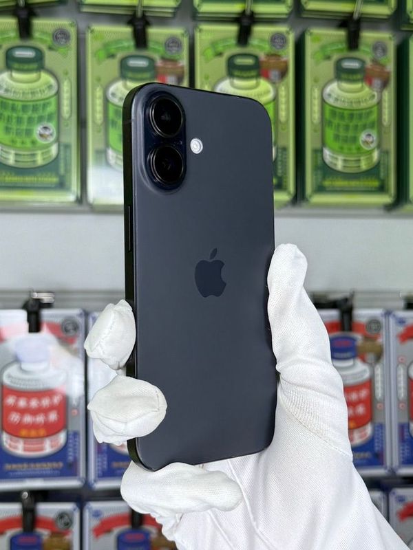 iPhone 16, 128 ГБ, SIM + eSIM б/у