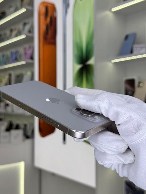 iPhone 15 Pro, 256 ГБ, SIM + eSIM б/у