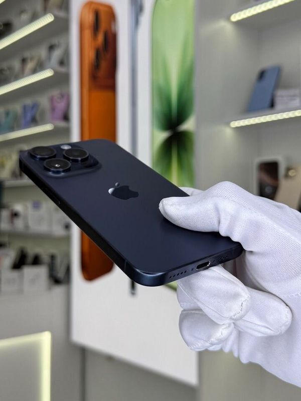 iPhone 15 Pro, 256 ГБ, SIM + eSIM б/у
