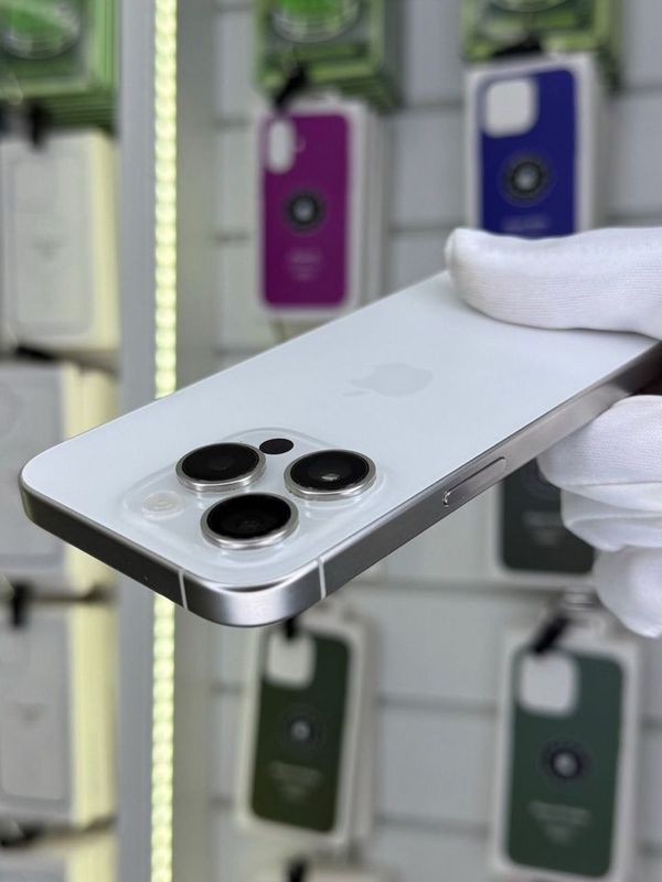 iPhone 15 Pro, 256 ГБ, SIM + eSIM б/у