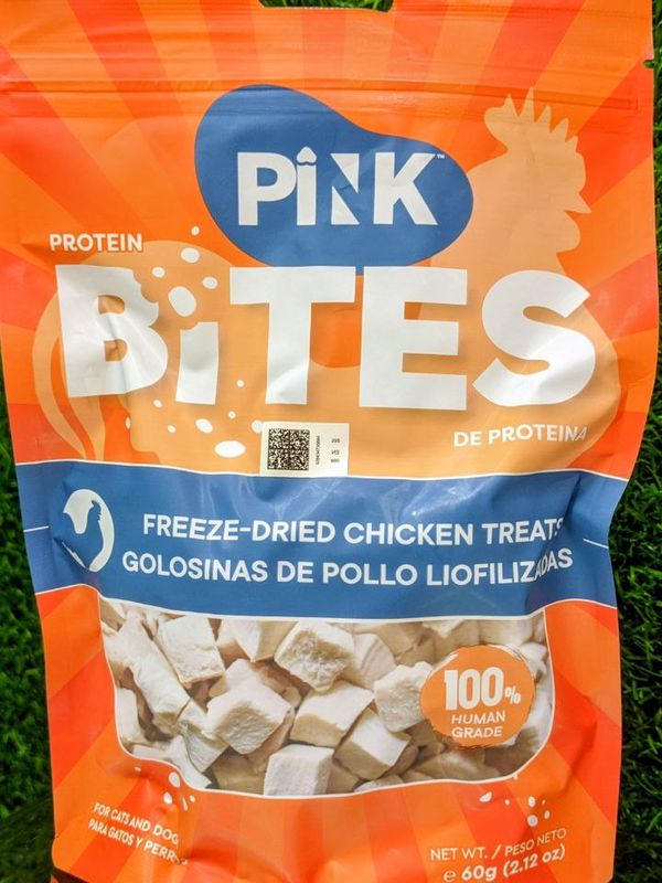 Pink Bites Лакомство сухое для кошек и собак "Кубики из сублимированного мяса"