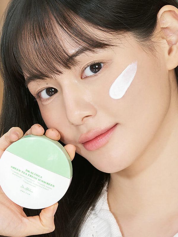Успокаивающий солнцезащитный крем Dr. Althea Green Tea Fresh Sunscreen SPF50+ PA++++