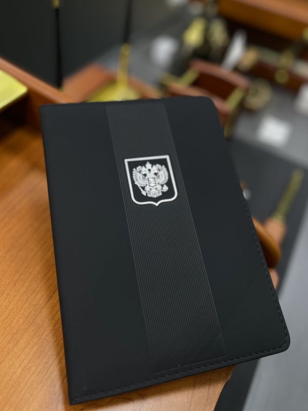 Ежедневник недат Герб А5 272 стр.линия черный/коричневый иск.кожа deVENTE