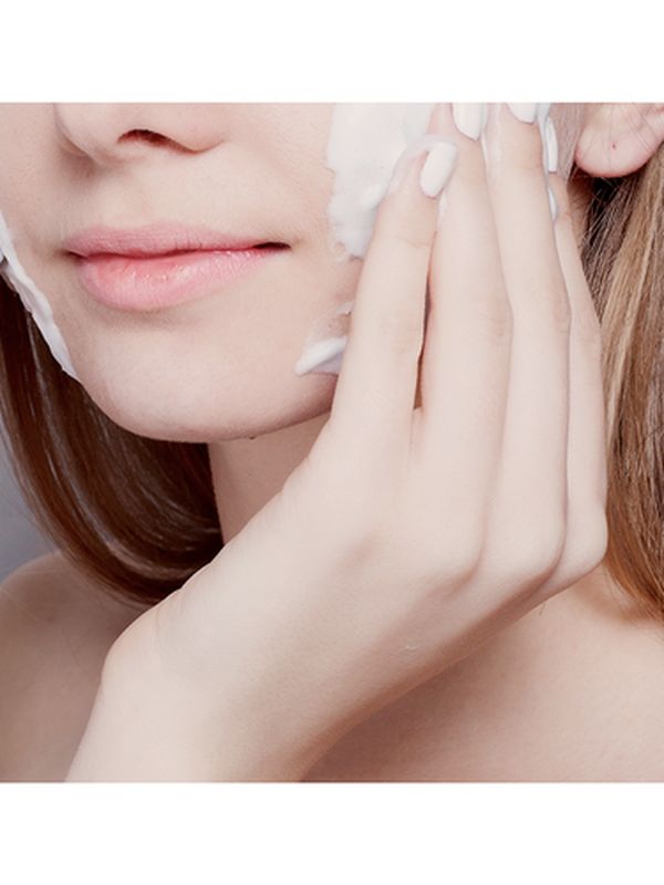 Пенка для умывания с экстрактом хауттюйнии Derma Factory Houttuynia Cordata 24% Cleansing Foam 120мл
