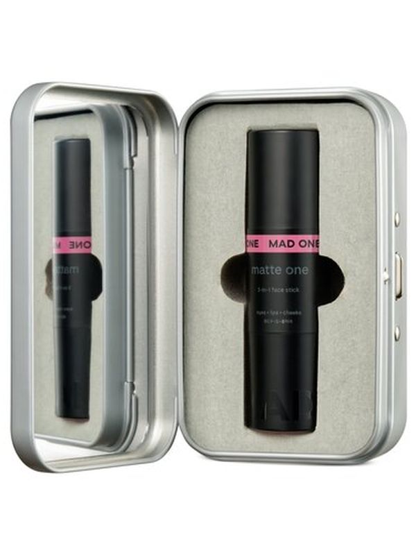 Мультифункциональный стик для макияжа  MAD ONE 3-in-1 Face Stick Eyes + Lips + Cheeks Dusty 10г